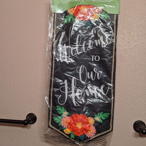 NWT Indoor/Outdoor Welcome to Our Home Banner Flag - Picture 3 of 7